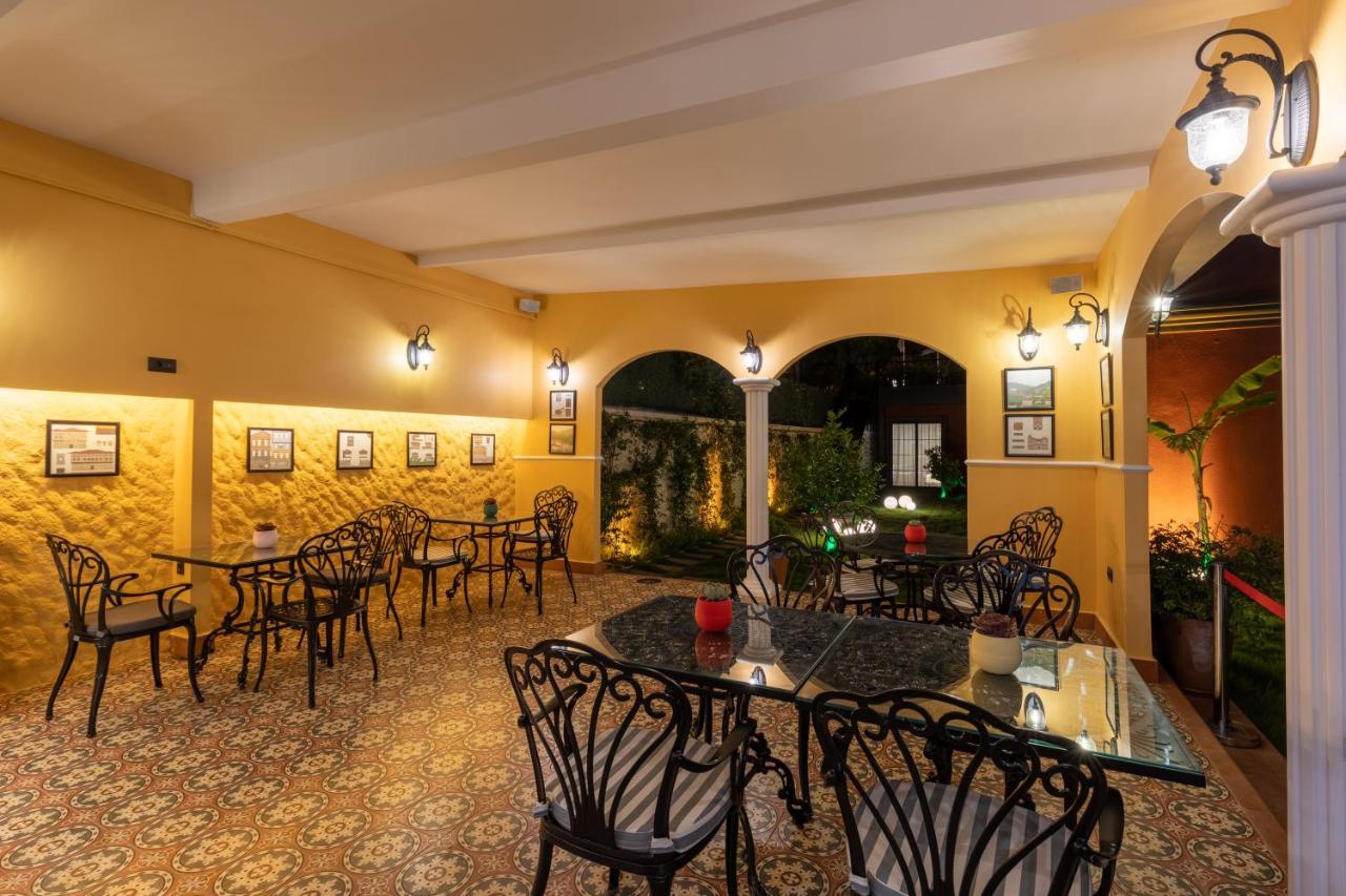 Motif Hotel Cesme Bagian luar foto