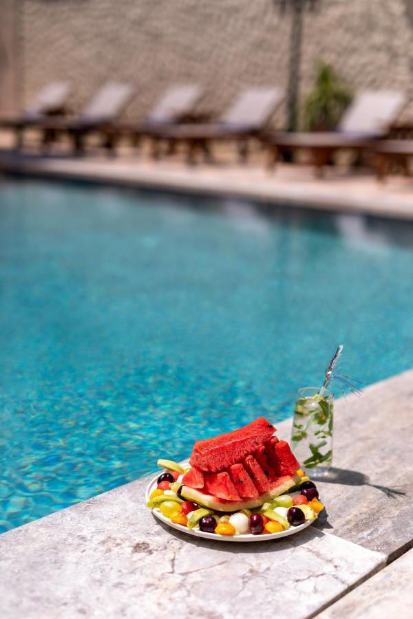 Motif Hotel Cesme Bagian luar foto