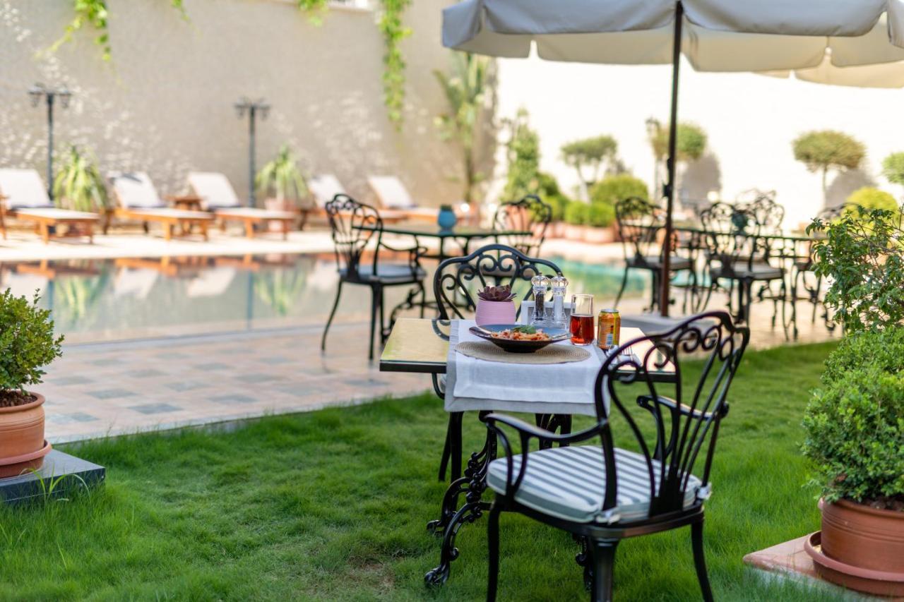 Motif Hotel Cesme Bagian luar foto