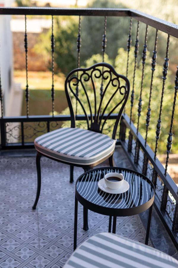 Motif Hotel Cesme Bagian luar foto