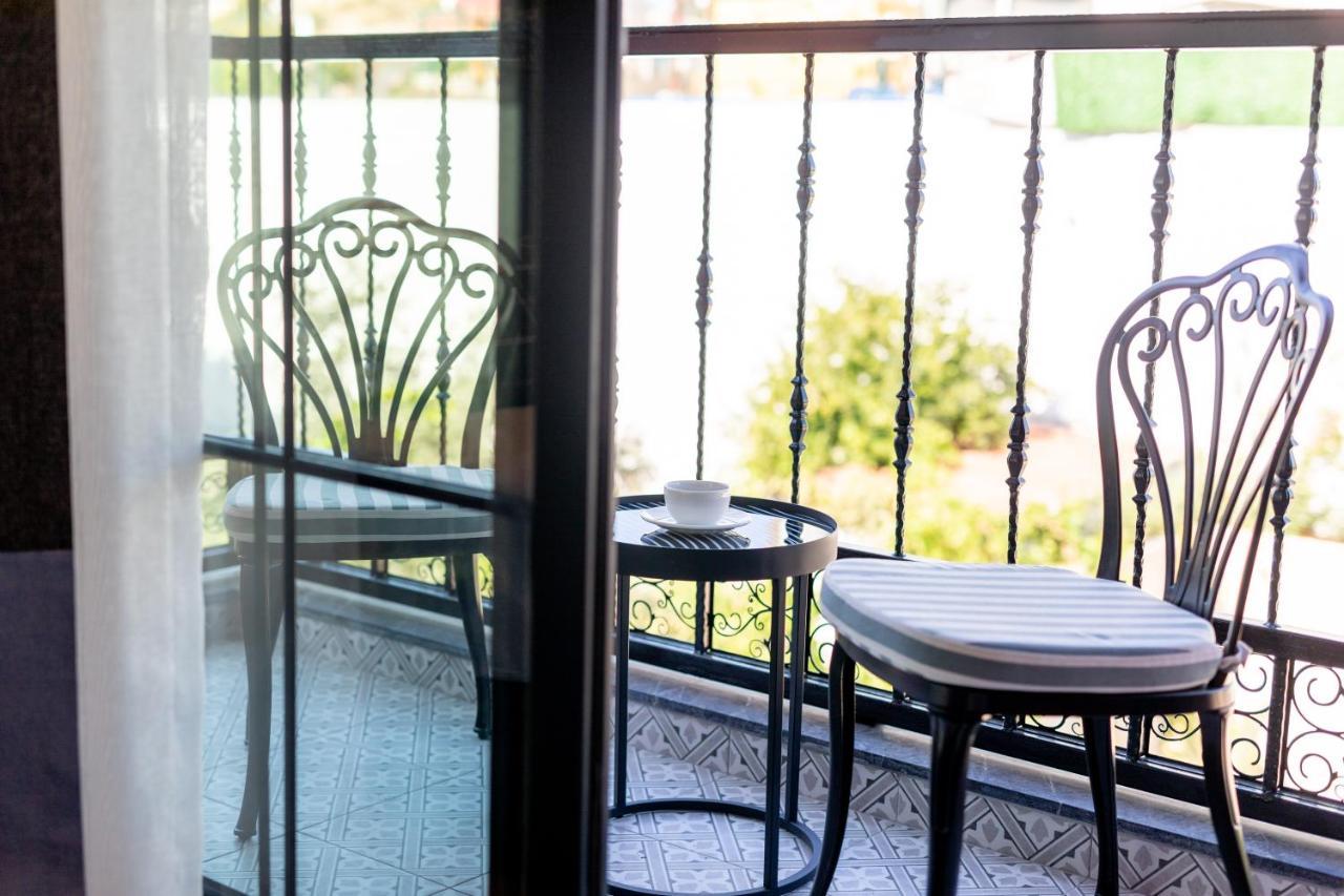 Motif Hotel Cesme Bagian luar foto